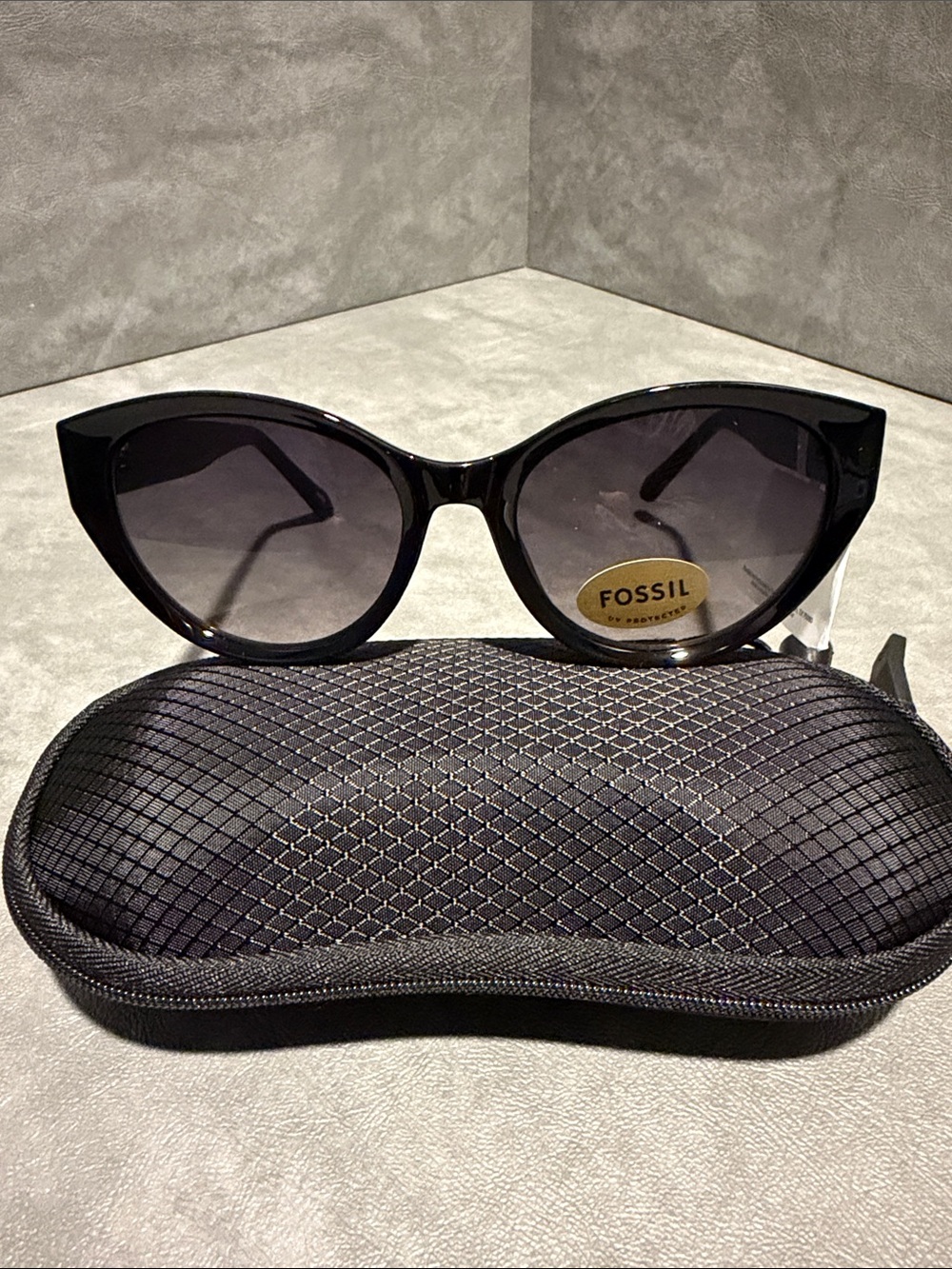 Fossil Brand New With Tags Cat Eye Sunglasses with Brand New Aftermarket Case